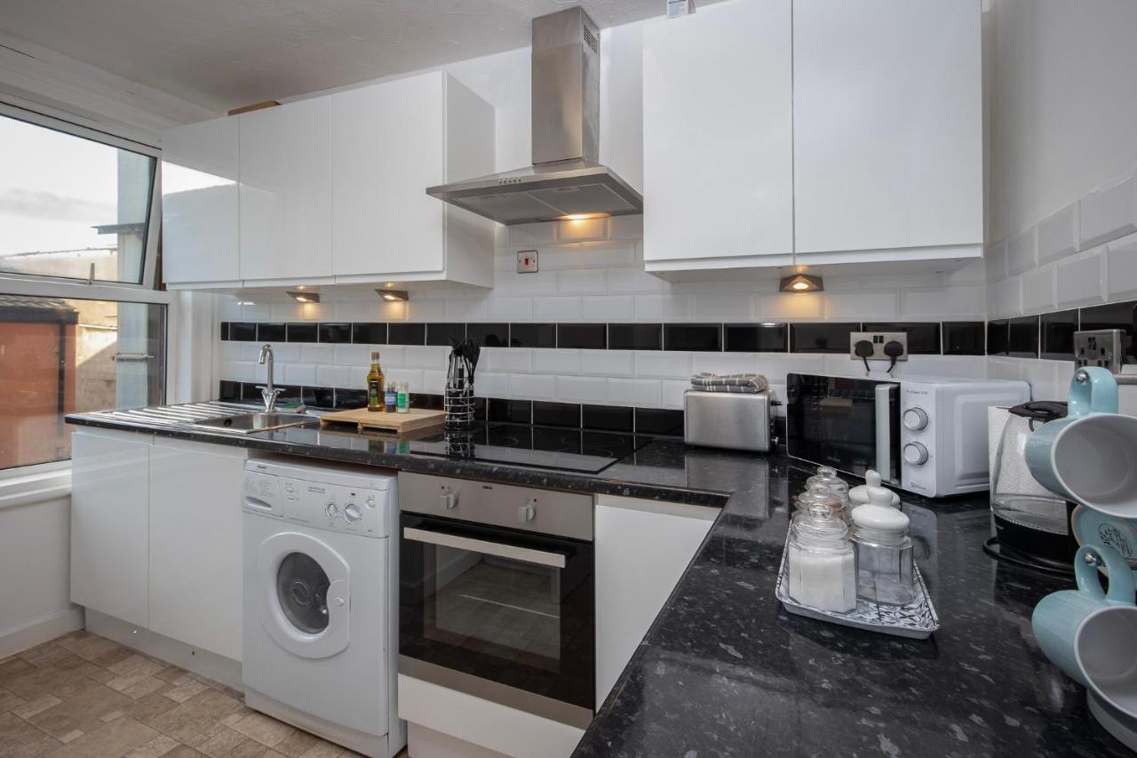 03 Springfield - Sleeps 4 Apartment Blackpool Bagian luar foto